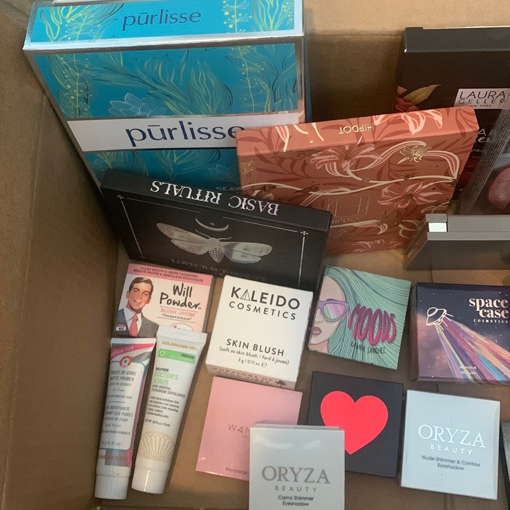 Lot of NEW NAME BRAND MAKEUP! Over a $270 value!! Yensa, Laura Geller, and more